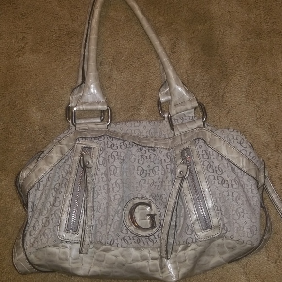 Guess Purse - Picture 1 of 2